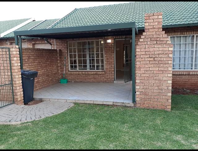 2 bed property to rent in HIGHVELD